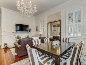 Gorgeous Executive Suite by Forsyth Park, Heated Pool Access, By Southern Belle Savannah